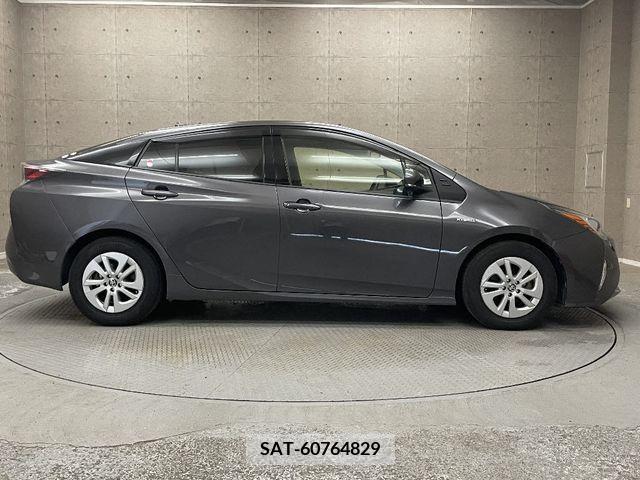 Toyota PRIUS 2017-11 326505-7