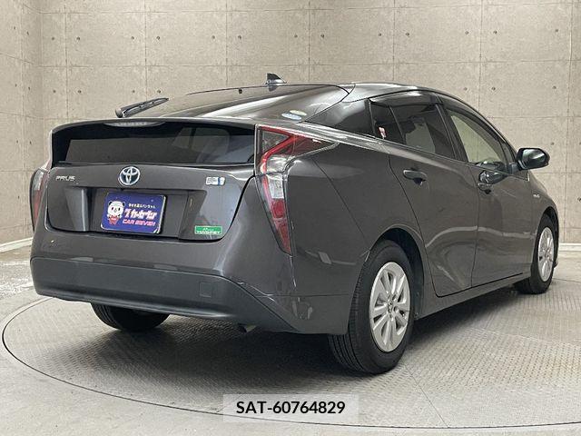 Toyota PRIUS 2017-11 326505-3