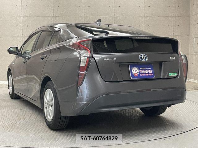 Toyota PRIUS 2017-11 326505-2