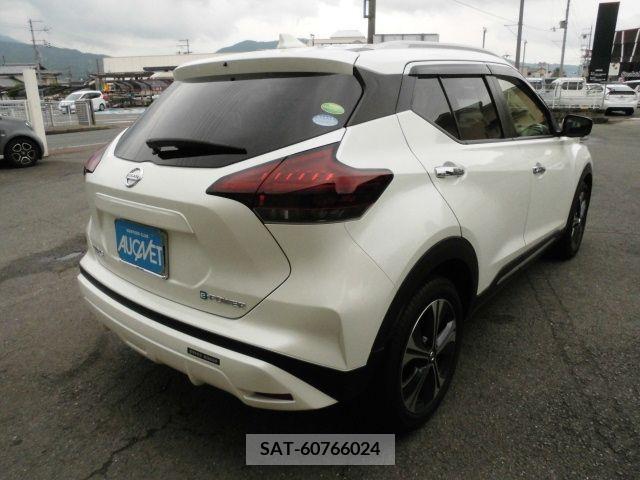 Nissan KICKS 2021-08 362296-4