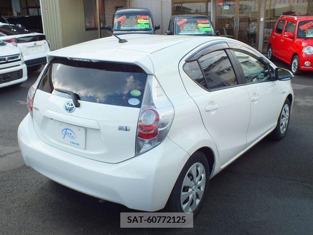 Toyota AQUA 2013-03 206474-5