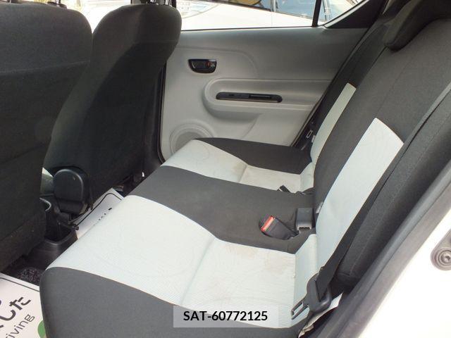 Toyota AQUA 2013-03 206474-11