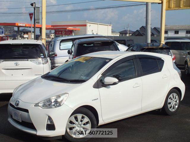 Toyota AQUA 2013-03 206474-1