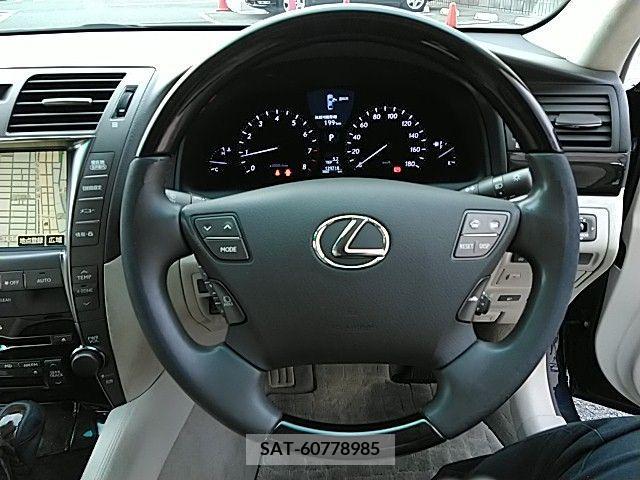 Lexus LS 2010-05 275406-7
