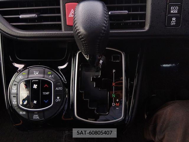 Toyota VOXY 2017-08 203429-7