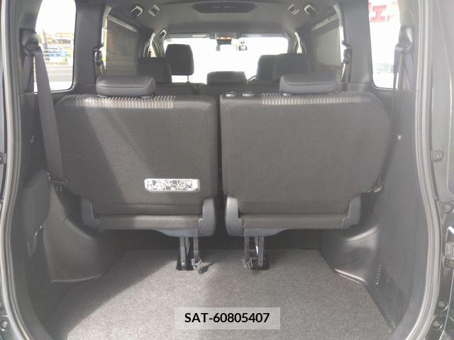 Toyota VOXY 2017-08 203429-21