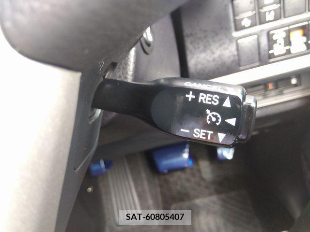 Toyota VOXY 2017-08 203429-23