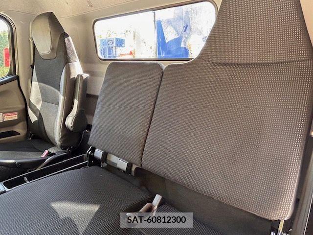 Mitsubishi CANTER 2017-04 214081-15