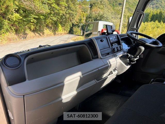 Mitsubishi CANTER 2017-04 214081-8