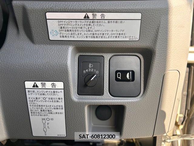 Mitsubishi CANTER 2017-04 214081-12