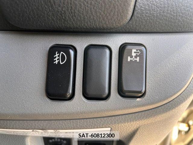 Mitsubishi CANTER 2017-04 214081-13