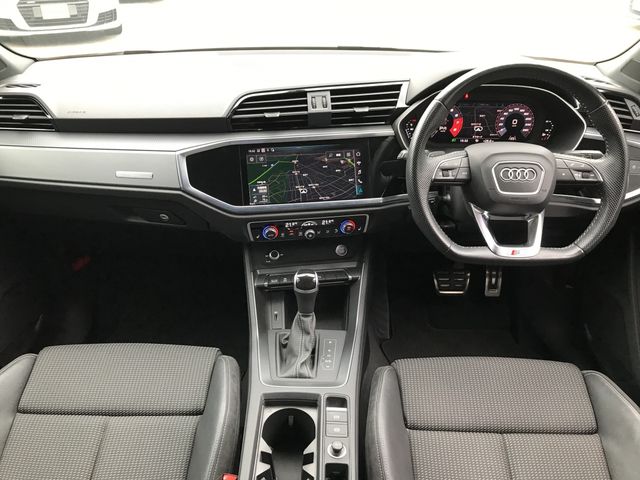 Audi Q3 2020-09 9469-1