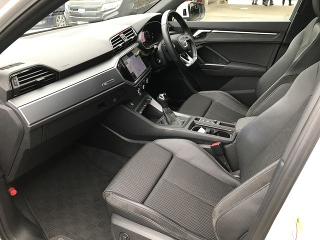 Audi Q3 2020-09 9469-11