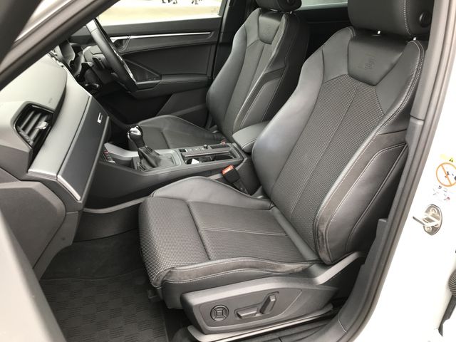 Audi Q3 2020-09 9469-12