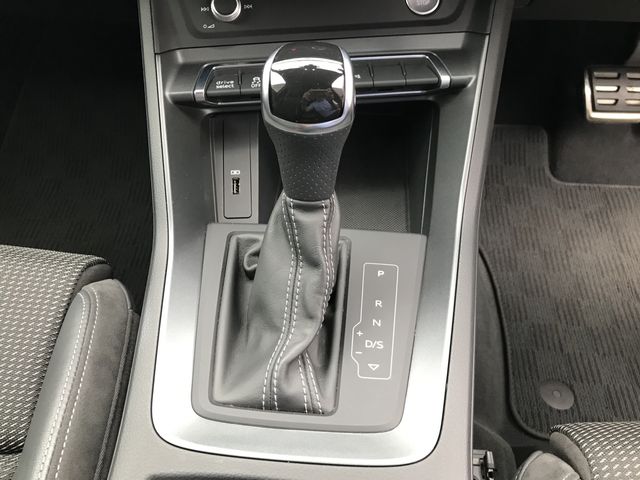 Audi Q3 2020-09 9469-22