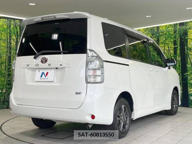 Toyota VOXY 2012-02 380599-18