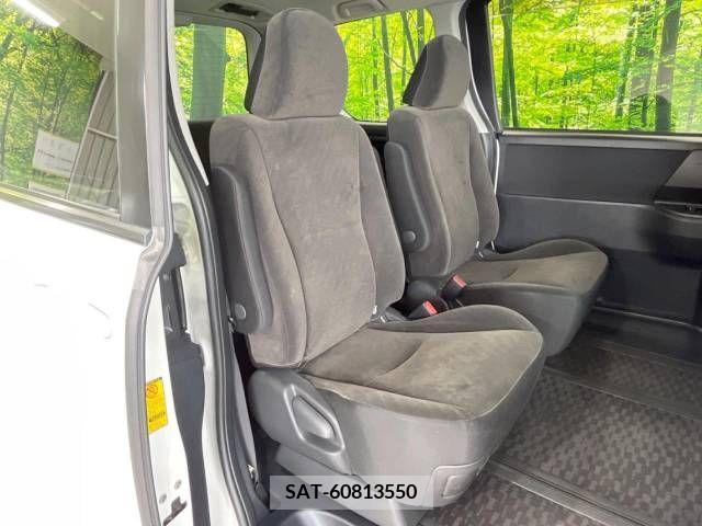 Toyota VOXY 2012-02 380599-9
