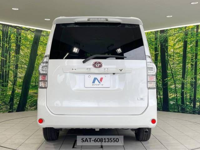 Toyota VOXY 2012-02 380599-16