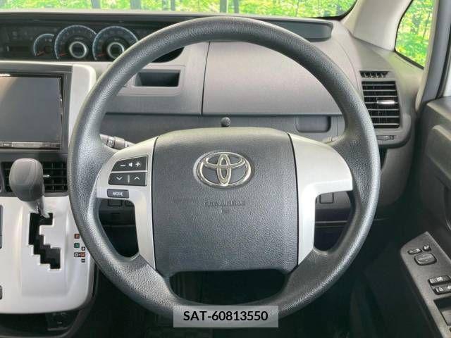 Toyota VOXY 2012-02 380599-12