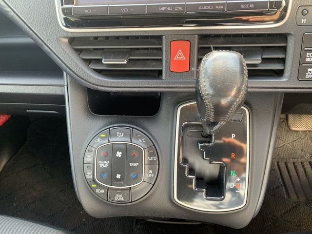 Toyota VOXY 2014-09 29243-9