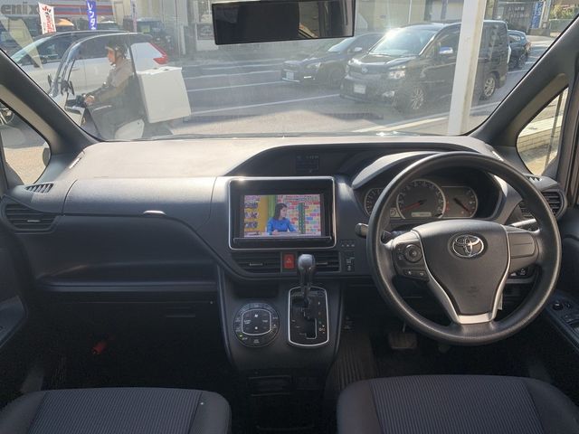 Toyota VOXY 2014-09 29243-4