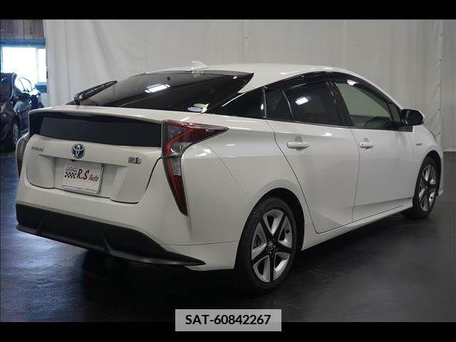 Toyota PRIUS 2018-03 366665-8