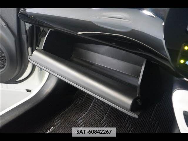 Toyota PRIUS 2018-03 366665-12