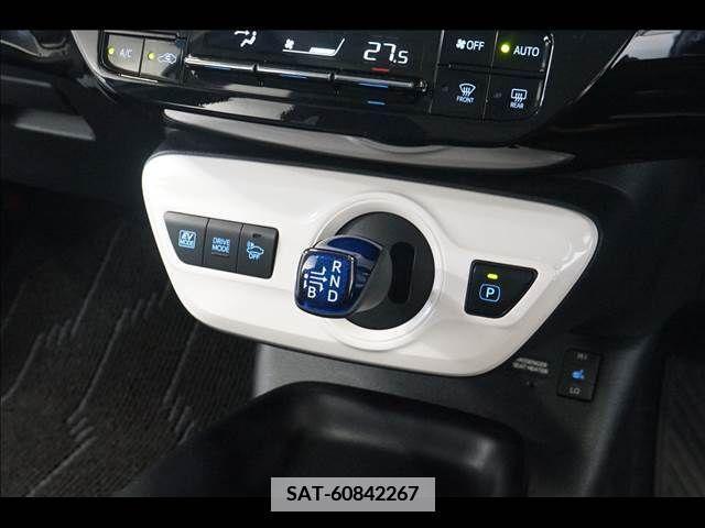 Toyota PRIUS 2018-03 366665-11