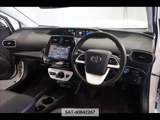 Toyota PRIUS 2018-03 366665-1