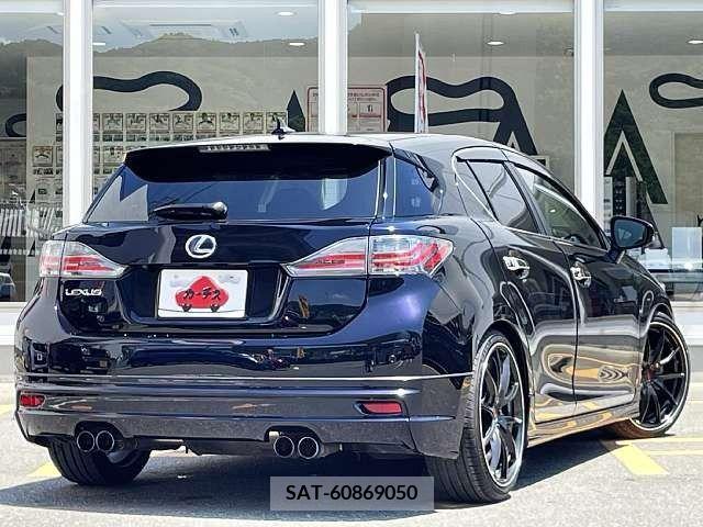 Lexus CT 2011-08 353923-2