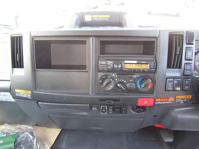 Mazda TITAN 2023-08 19935-18