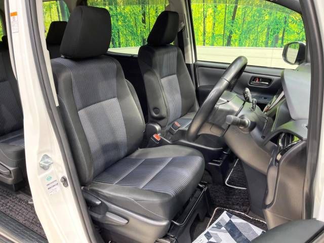 Toyota VOXY 2017-06 188960-7