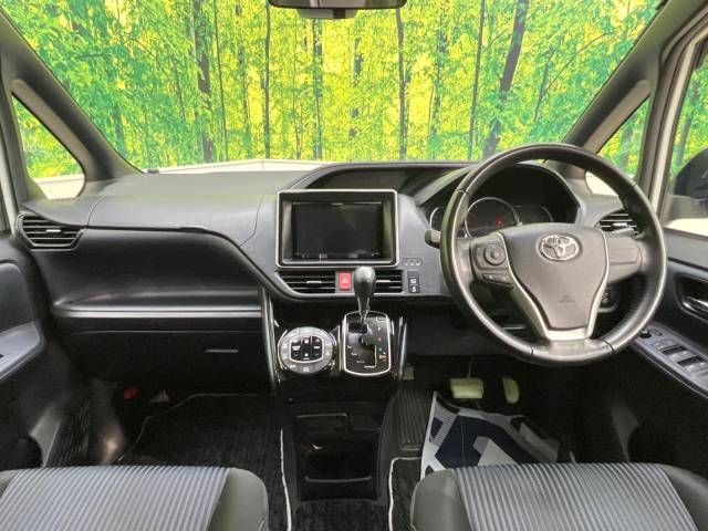 Toyota VOXY 2017-06 188960-1