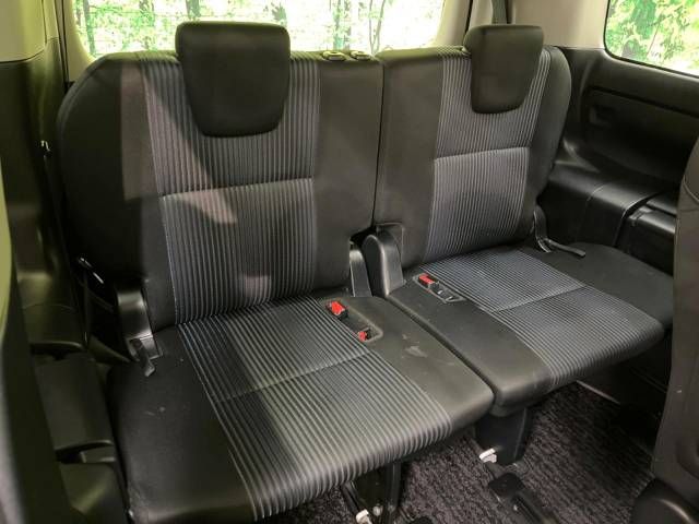 Toyota VOXY 2017-06 188960-9