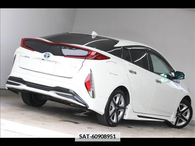 Toyota PRIUS PHV 2017-05 386280-11
