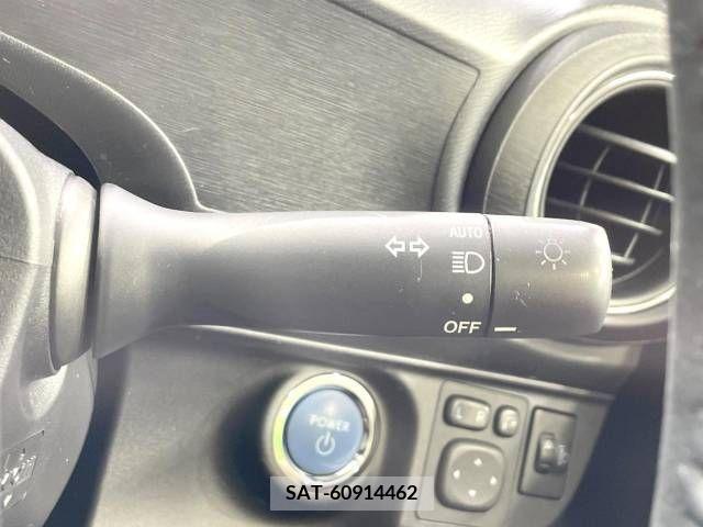 Toyota AQUA 2014-01 389271-5