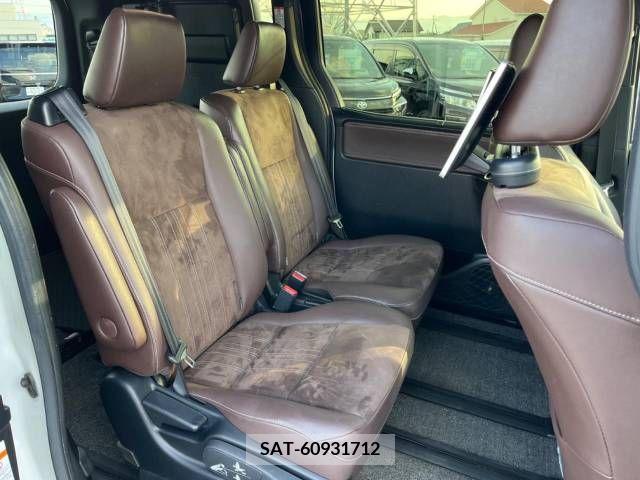 Toyota ESQUIRE 2018-08 221902-9