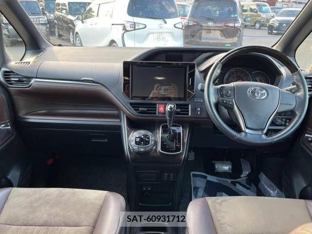 Toyota ESQUIRE 2018-08 221902-1