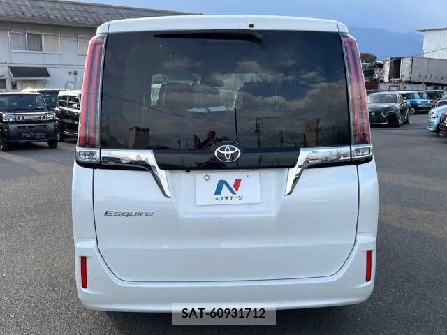 Toyota ESQUIRE 2018-08 221902-16