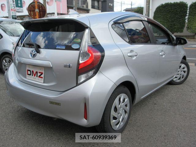 Toyota AQUA 2017-07 389289-6