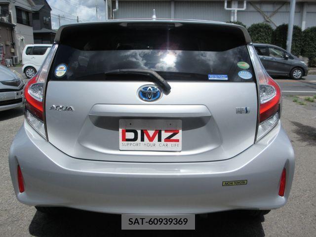 Toyota AQUA 2017-07 389289-5