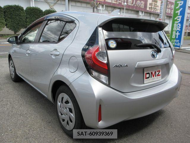 Toyota AQUA 2017-07 389289-2