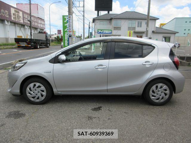Toyota AQUA 2017-07 389289-4