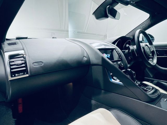 Jaguar F-TYPE 2018-03 12206-19