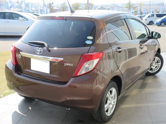 Toyota VITZ 2011-07 4114-1