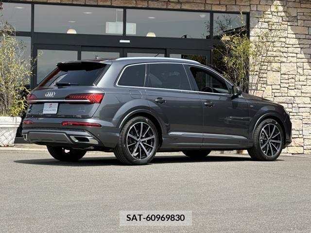Audi Q7 2021-05 239292-2