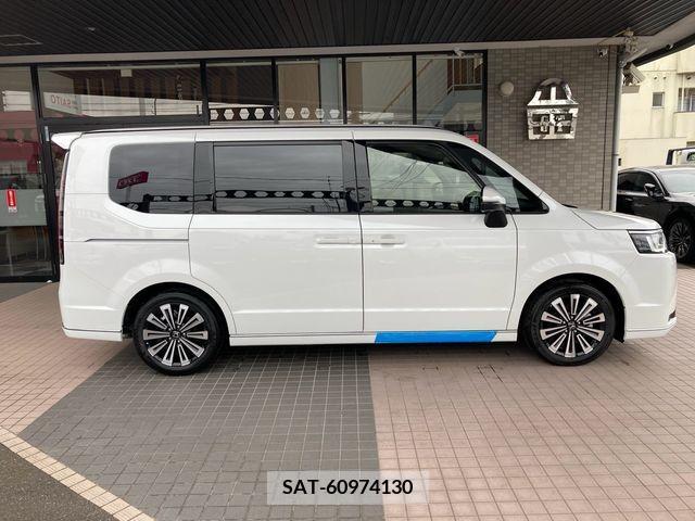 Honda e 2023-12 208130-3