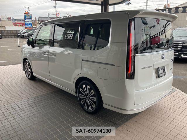 Honda e 2023-12 208130-6