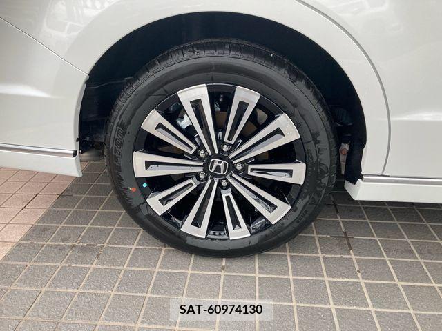 Honda e 2023-12 208130-8