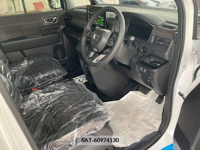Honda e 2023-12 208130-9